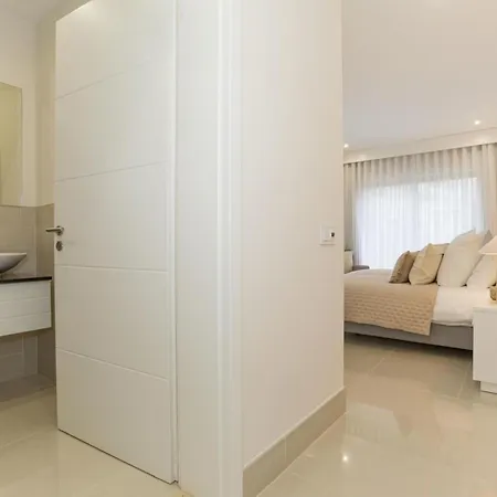 Pine Hills Reva Santuary Modern Elegance By Interhome Appartement *