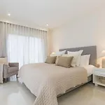 Pine Hills Reva Santuary Modern Elegance By Interhome شقة فيلامورا