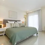 Pine Hills Reva Santuary Modern Elegance By Interhome فيلامورا